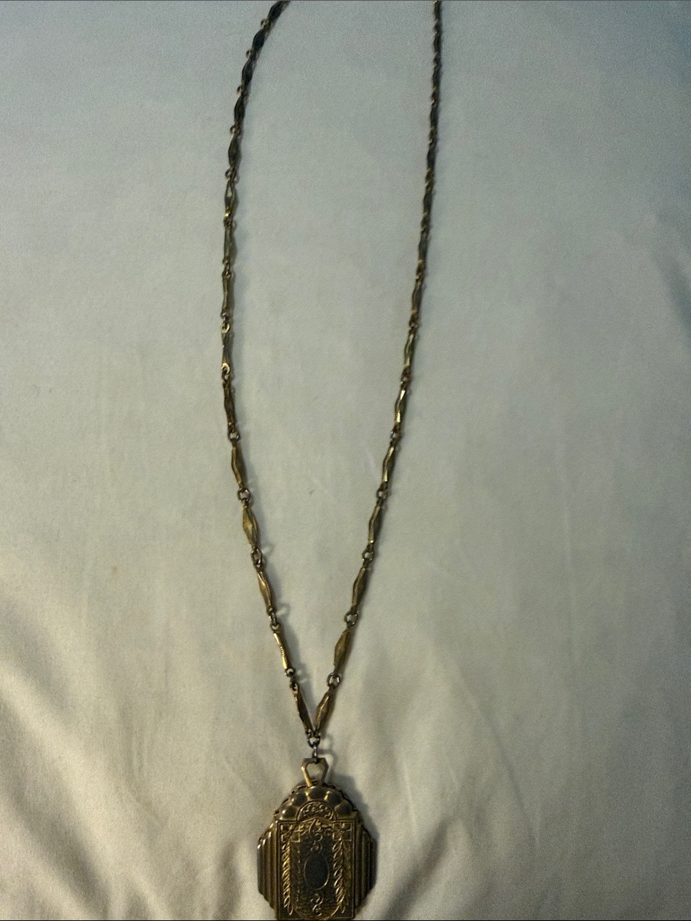 Vintage Gold-Tone Locket Necklace - Elegant Women Jewelry